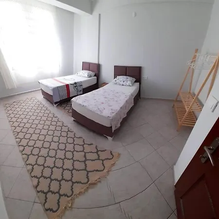 Fethiye Merkezde Ferah Ve Balkonlu 2+1 Daire * פאטהיה