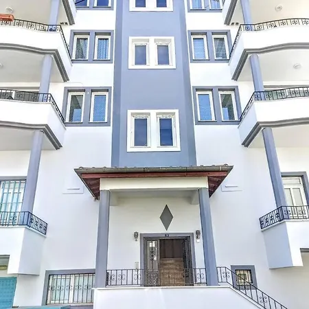 Fethiye Merkezde Ferah Ve Balkonlu 2+1 Daire