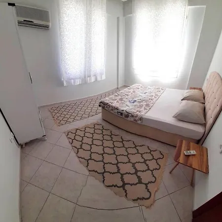 Fethiye Merkezde Ferah Ve Balkonlu 2+1 Daire 페티예